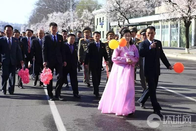  凯恩迎来七赛季出色发挥，日本队观众热烈欢呼！观众掌声雷动