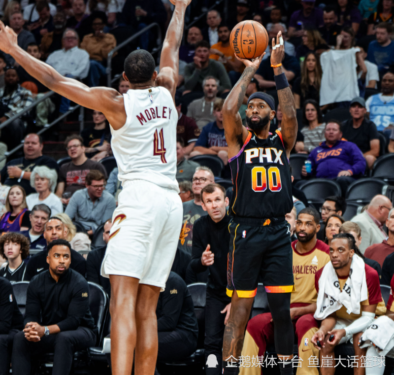 九游BT版手游下载包含杜兰特重返赛场，爆冷首场状态出色，公牛观众沸腾！上演精彩一战的词条