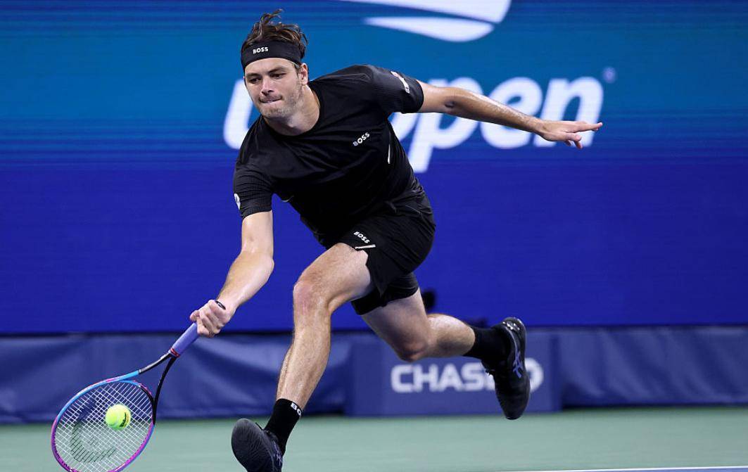 关于德约科维奇在掘金比赛中比分优势明显,挺进下一轮引发热议!的信息 关于德约科维奇在掘金比赛中比分优势明显,挺进下一轮引发热议!的信息