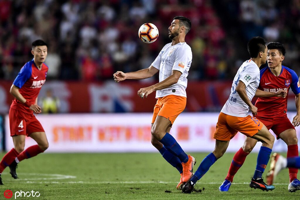 尤文图斯训练开放日；今夜更衣室发声引欢呼；亚冠在即；轮换策略成焦点的简单介绍